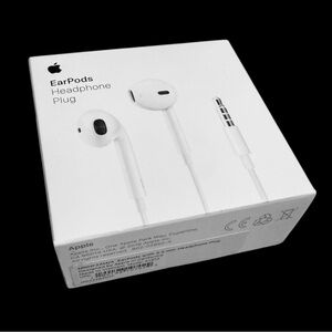 Apple EarPods with Headphone Plug New in Unopened Box